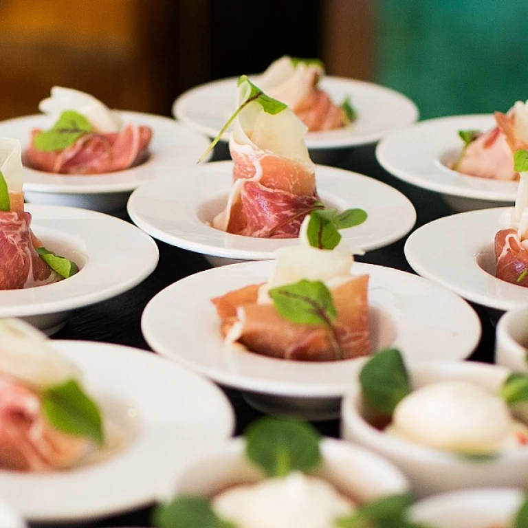 L'Assiette au Premier Rang: Expérience Gastronomique et Événements B2C